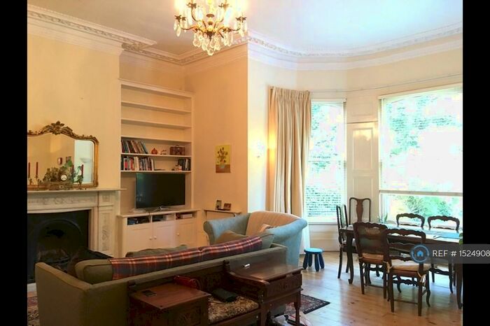 2 Bedroom Flat To Rent In Green Lanes, London, N16