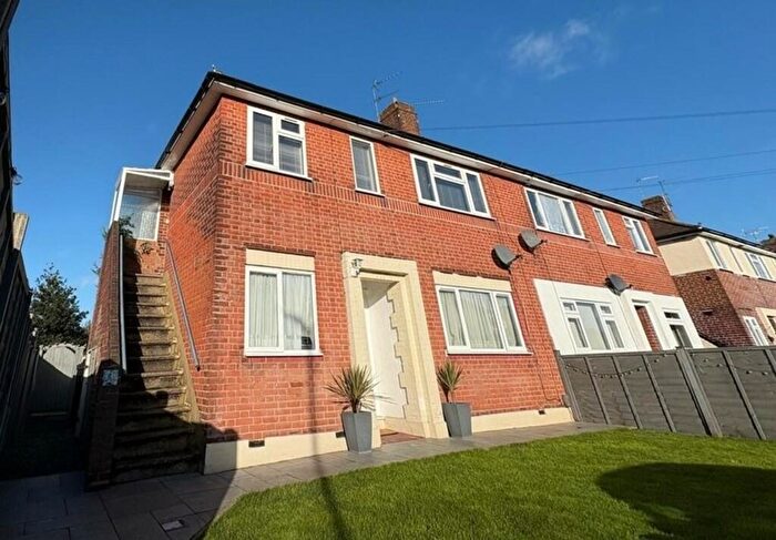 2 Bedroom Maisonette To Rent In Northdown Close, Ruislip, HA4