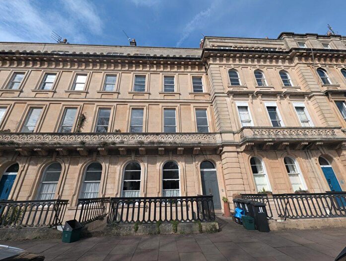 3 Bedroom Flat To Rent In Victoria Square Top Floor Flat – Ref, BS8