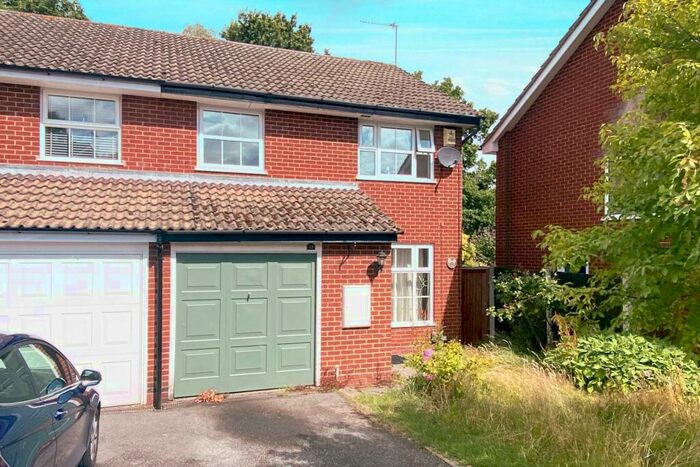 3 Bedroom End Of Terrace House To Rent In Laurel Close, Wokingham, RG41