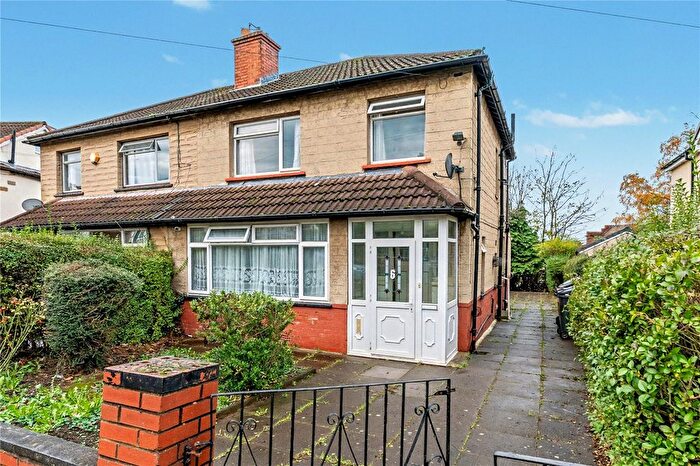 3 Bedroom Semi Detached House For Sale In Easterly Crescent, Oakwood, Leeds, LS8
