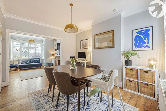 2 Bedroom End Of Terrace House For Sale In Swingate Lane, Plumstead Common, SE18