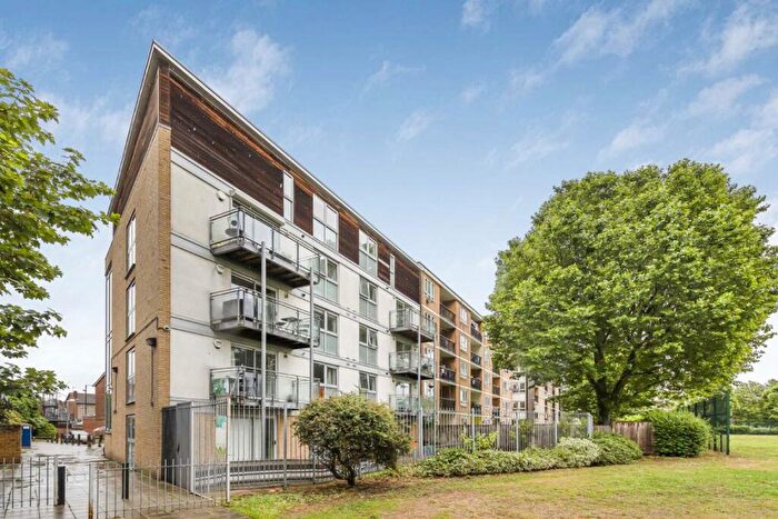 2 Bedroom Flat To Rent In Chadbourn Street, Langdon Park, E14