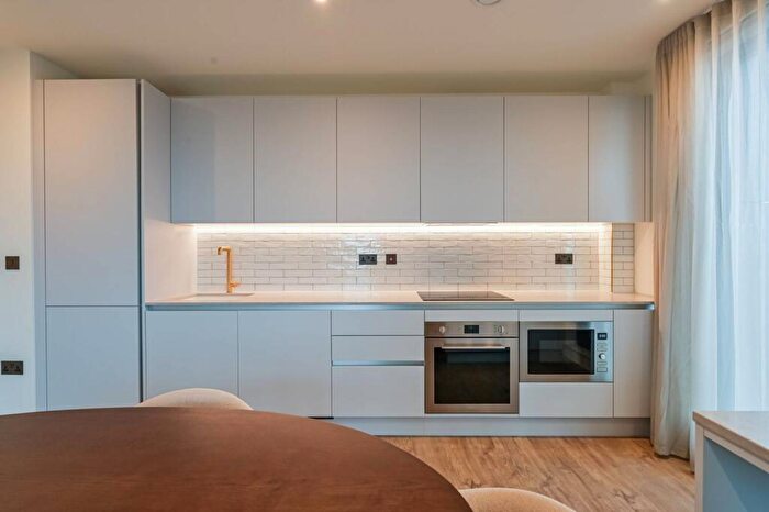 2 Bedroom Flat To Rent In Walthamstow Central, Walthamstow, E17