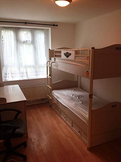 2 Bedroom Flat To Rent In Papworth Gardens, London, N7