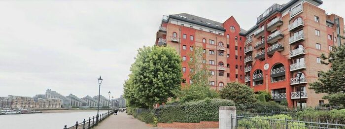 2 Bedroom Flat To Rent In William Morris Way, Chelsea, London, SW6