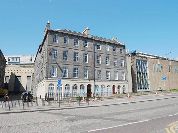 4 Bedroom Flat To Rent In Lothian Street, Edinburgh, EH1