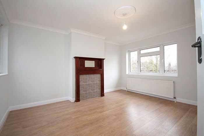 2 Bedroom Flat To Rent In Alexandra Avenue, Harrow, HA2