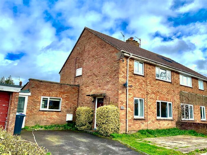 3 Bedroom Semi-Detached House To Rent In Queens Road, Devizes, SN10