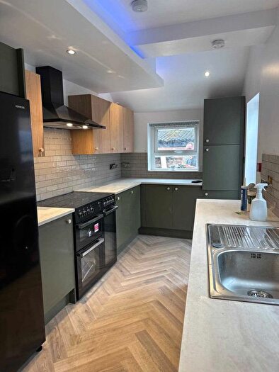 6 Bedroom Terraced House To Rent In Mauldeth Road, Manchester, M14