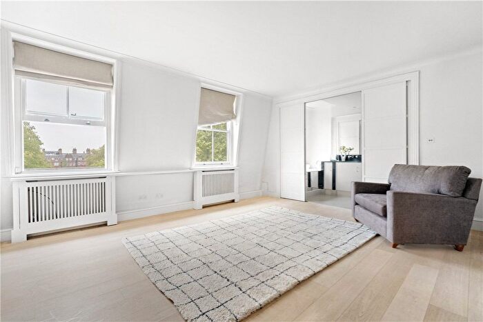 3 Bedroom Flat To Rent In Cadogan Square, London, SW1X