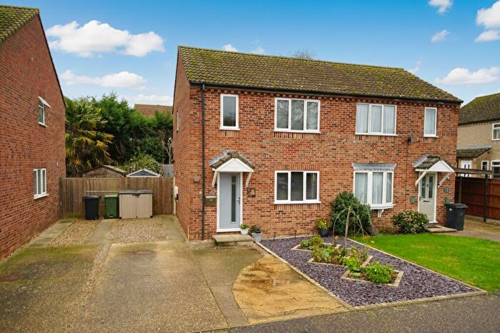 3 Bedroom Semi Detached House For Sale In Gainsborough Avenue, Diss, IP22