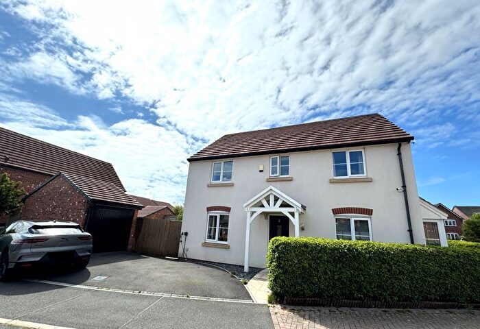 4 Bedroom Detached House For Sale In Dee Avenue, Holmes Chapel, Crewe, CW4
