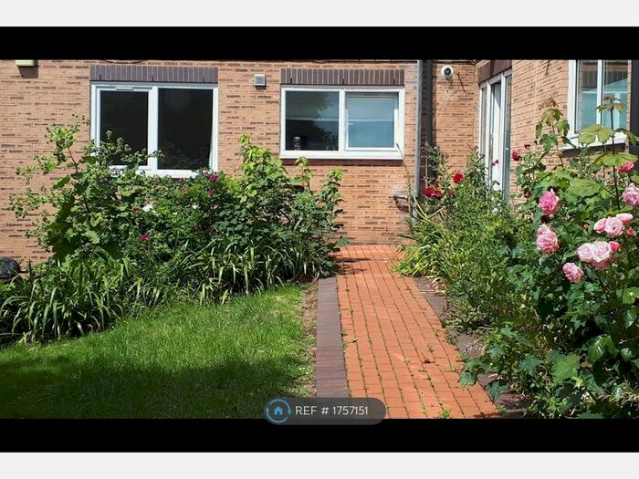 2 Bedroom Flat To Rent In Bardwell Court, St. Albans, AL1