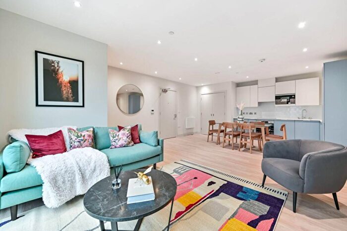 1 Bedroom Flat To Rent In The Oakgate, Leatherhead, KT22