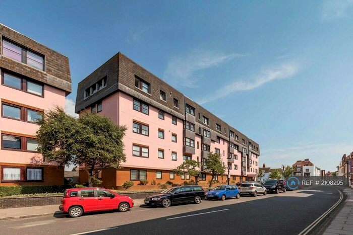 1 Bedroom Flat To Rent In Lombard Court, Portsmouth, PO1