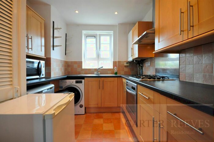 3 Bedroom Flat To Rent In Clarence Way, Camden, Kentish Town, London, NW1