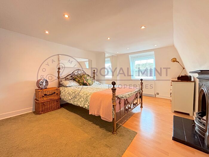 2 Bedroom Flat To Rent In Chigwell Road, Woodford Green, IG8
