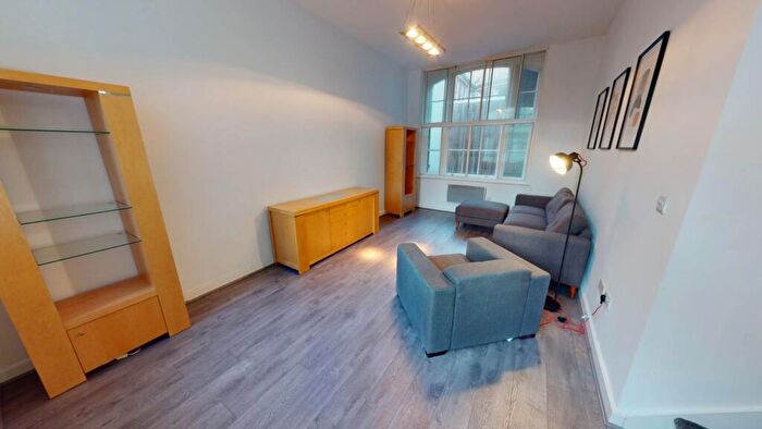 3 Bedroom Flat To Rent In Old Hall Street, Liverpool, L3