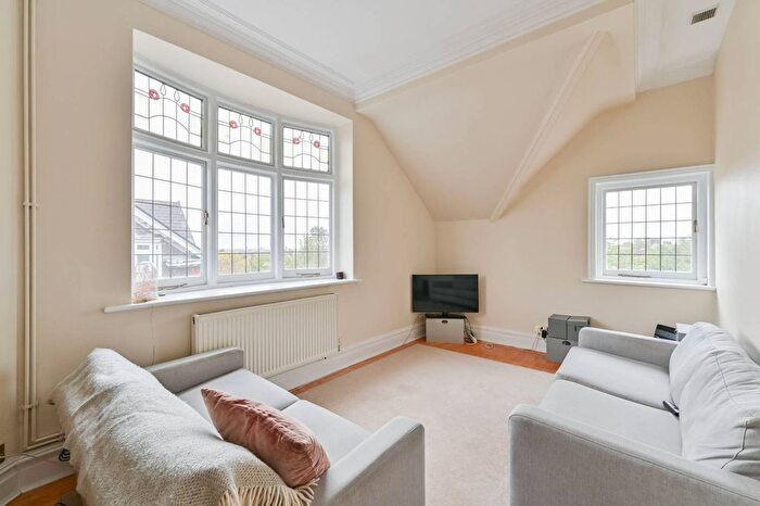 2 Bedroom Flat To Rent In Drewstead Road, Streatham Hill, London, SW16