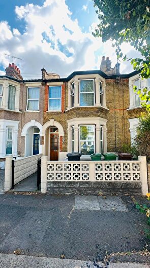 2 Bedroom Flat To Rent In Simonds Road, Leyton, Waltham Forest, E10