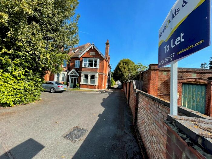 1 Bedroom Flat To Rent In Laleham Road, Shepperton, TW17