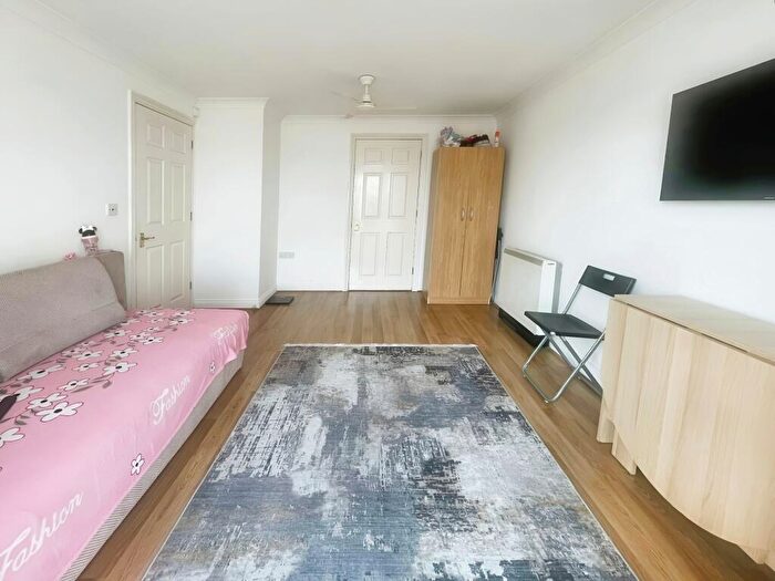 2 Bedroom Flat To Rent In Worthing Close, Grays, RM17