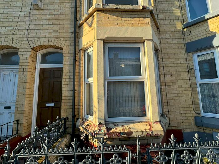 2 Bedroom House To Rent In Adelaide Road, L7