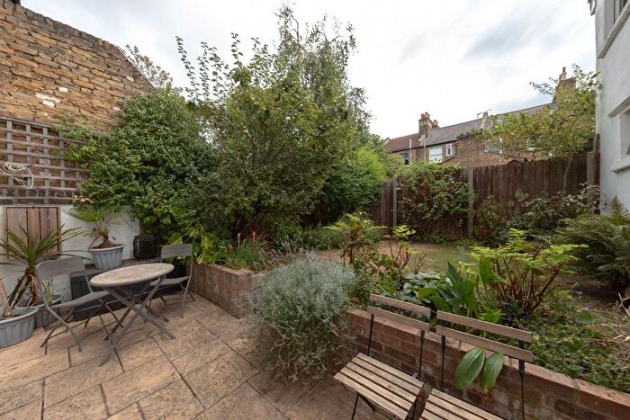 1 Bedroom Flat For Sale In Gautrey Road, Nunhead, SE15
