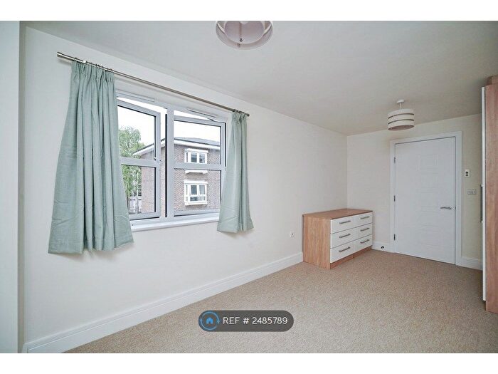 1 Bedroom Flat To Rent In Lyndale House, Kingston Upon Thames, KT1