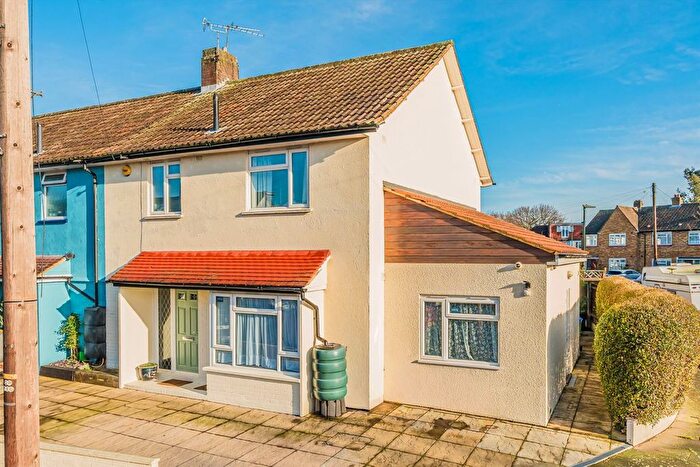 4 Bedroom Semi Detached House For Sale In Collingwood Close, Whitton, TW2