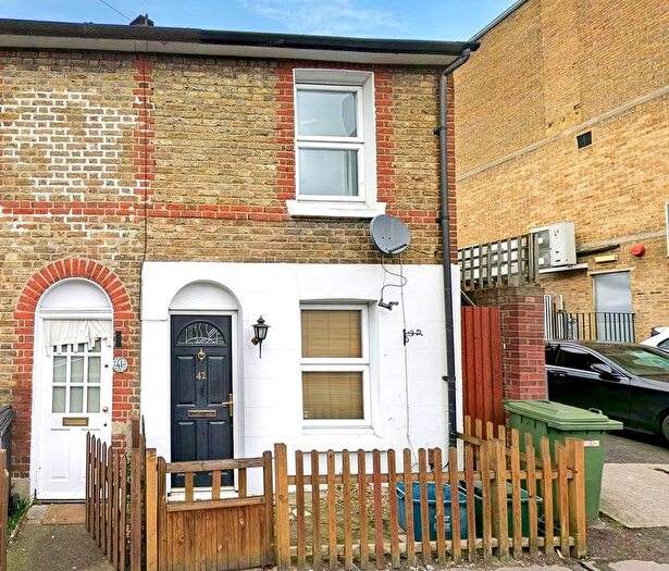 2 Bedroom End Terrace House For Sale In Laud Street, Croydon, CR0