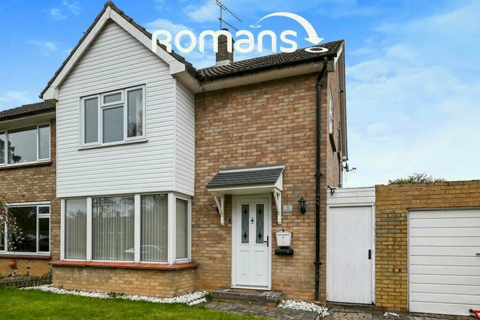 3 Bedroom Semi-Detached House To Rent In The Green, Bracknell, RG12