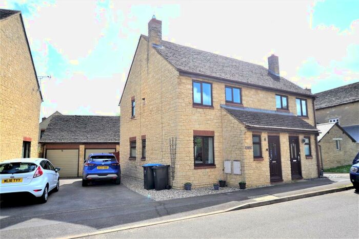 3 Bedroom Semi-Detached House For Sale In Chestnut Close, Brize Norton, Carterton, Oxfordshire, OX18