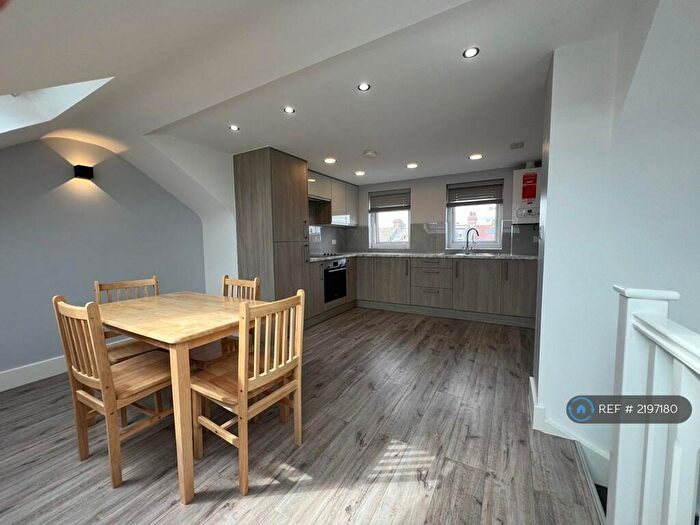 2 Bedroom Flat To Rent In Strode Road, Bruce Grove - London, N17