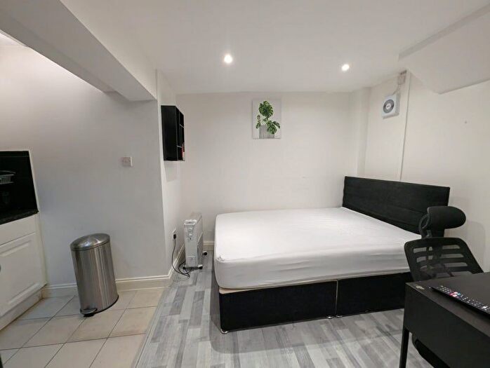 1 Bedroom Flat To Rent In London, SW2