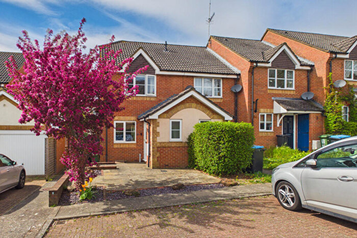 2 Bedroom Semi Detached House For Sale In Thorne Close, Hemel Hempstead, HP1