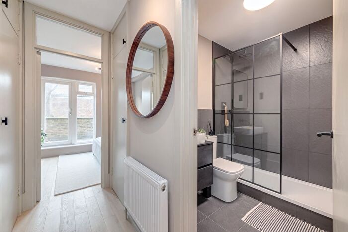 1 Bedroom Flat For Sale In Lonsdale Place, Barnsbury, N1