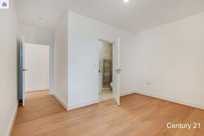 2 Bedroom Flat To Rent In Wakering Road, Barking, IG11