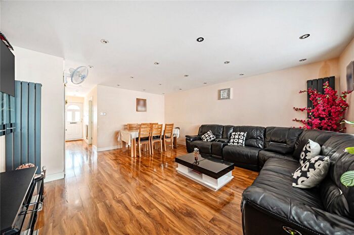 3 Bedroom Terraced House For Sale In Maitland Close, Hounslow, TW4