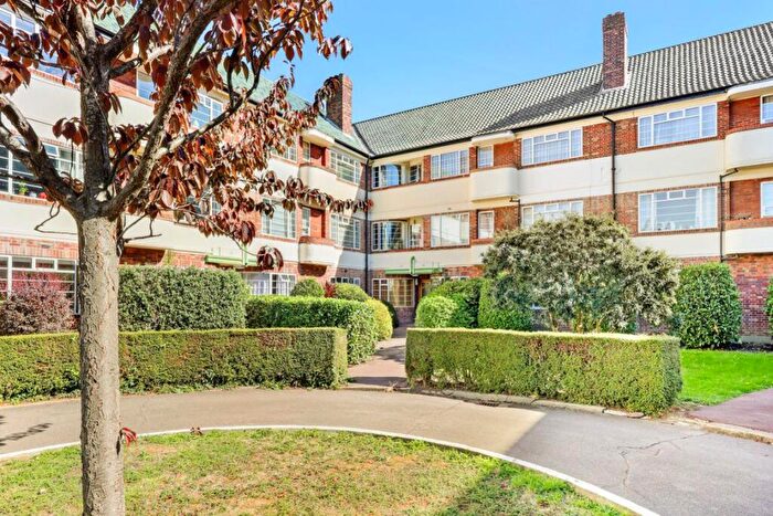 2 Bedroom Flat To Rent In South Woodford, E18