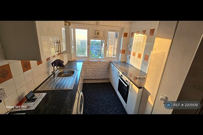 2 Bedroom Flat To Rent In Broadgate, London, E13