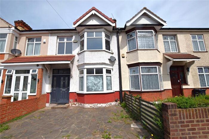 3 Bedroom Terraced House For Sale In Wards Road, Ilford, IG2