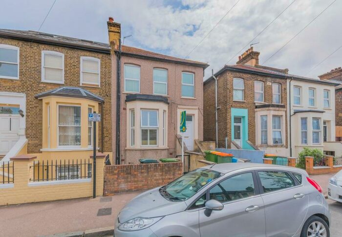 1 Bedroom Flat To Rent In Selwyn Road, Plaistow, London, E13