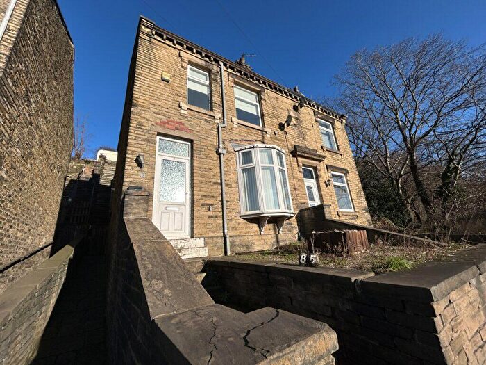 3 Bedroom Semi Detached House To Rent In Wakefield Road, Brighouse, HD6
