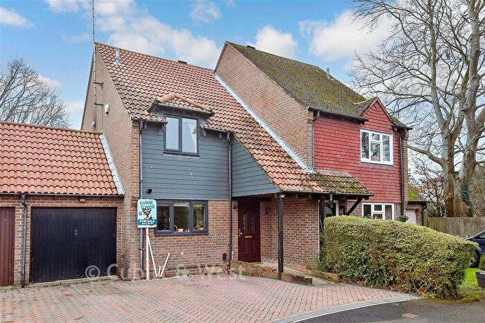 3 Bedroom Semi-Detached House For Sale In Oaks Close, Westergate, Chichester, West Sussex, PO20