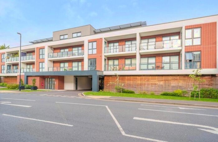 1 Bedroom Flat To Rent In Exclusive House, Oldfield Road, Maidenhead, Berkshire, SL6