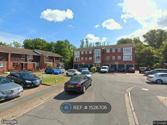 2 Bedroom Flat To Rent In Kinder Close, London, SE28
