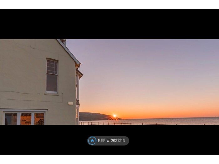 3 Bedroom Flat To Rent In Pier View, Totland Bay, PO39