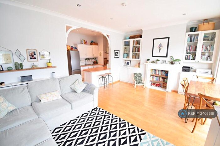 2 Bedroom Flat To Rent In Hillfield Road, London, NW6